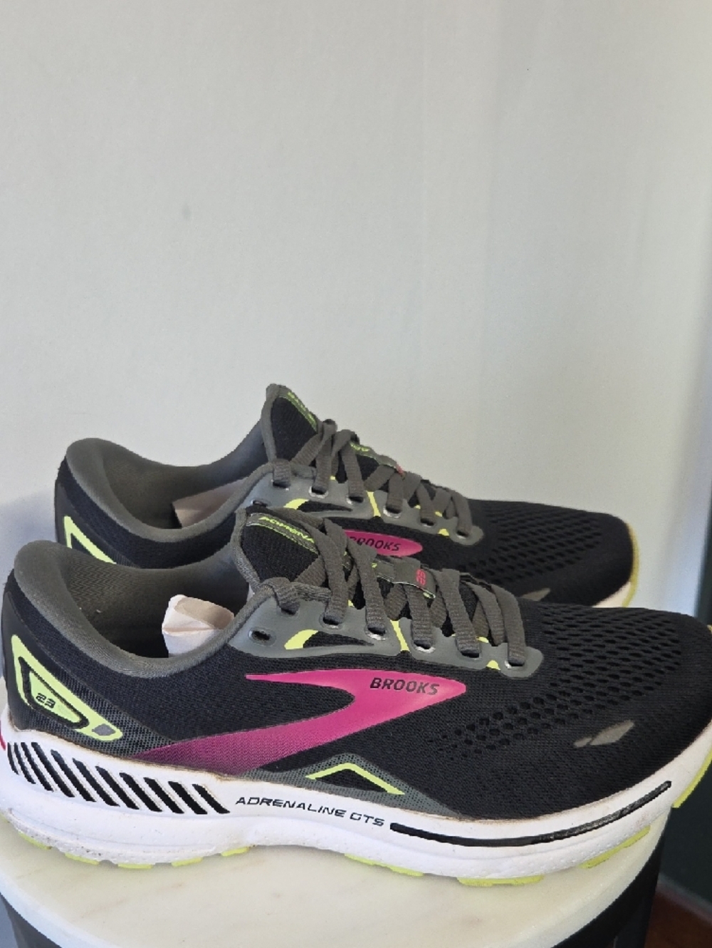 Brooks Women’s Black, Gray & Pink Running Shoes Size 8.5 - Picture 3 of 6
